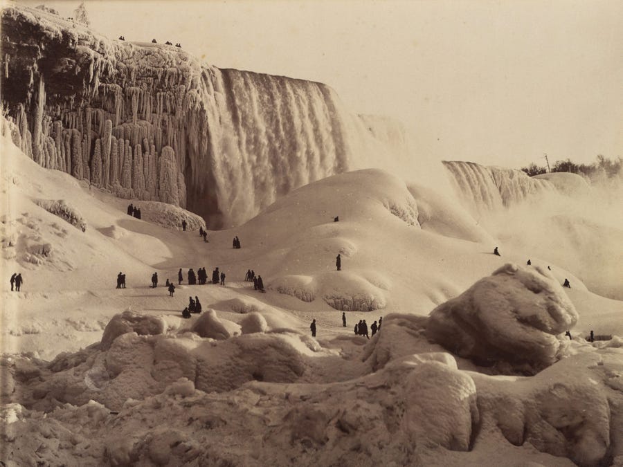 Vẻ đẹp của thác nước lớn nhất Bắc Mỹ trong băng tuyết - Ảnh 7.