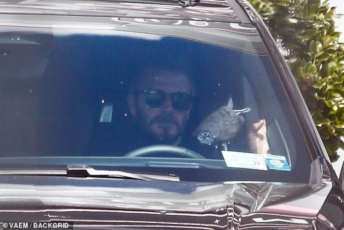 David Beckham diện đồ 'cực ngầu' bên con trai Romeo - Ảnh 7.