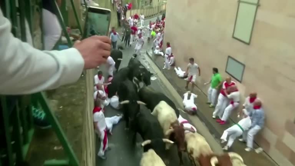 Tây Ban Nha hủy tổ chức lễ hội đua bò nổi tiếng - Ảnh 1.