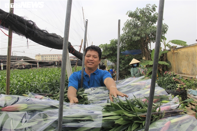 Giá hoa thấp kỷ lục, làng Tây Tựu, Hà Nội buồn thảm giữa 'bão' COVID-19 - Ảnh 9.