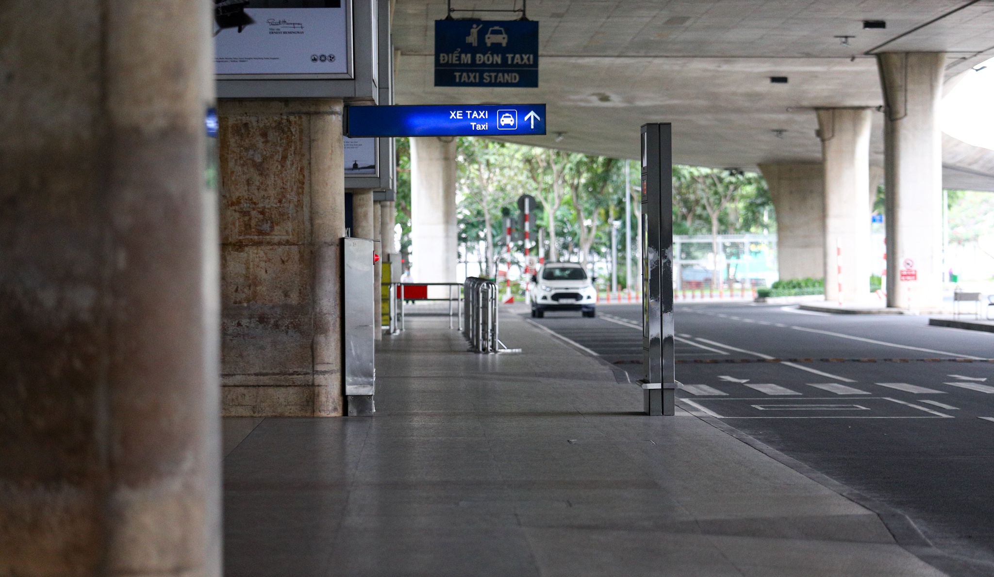 Cảnh vắng lặng chưa từng có ở ga quốc tế Tân Sơn Nhất dịp Tết - Ảnh 2.