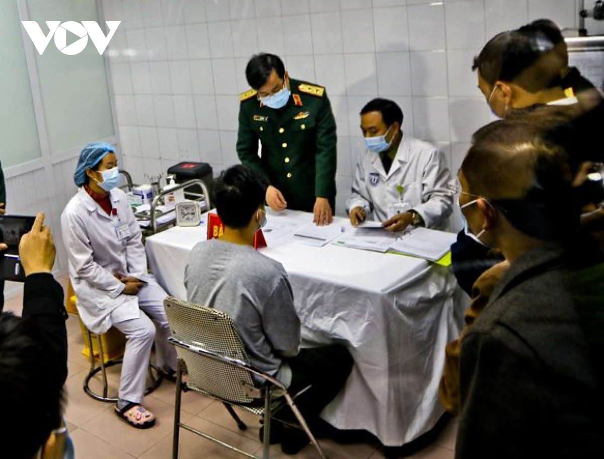 Việt Nam vẫn đang chờ vaccine COVID-19 - Ảnh 1.