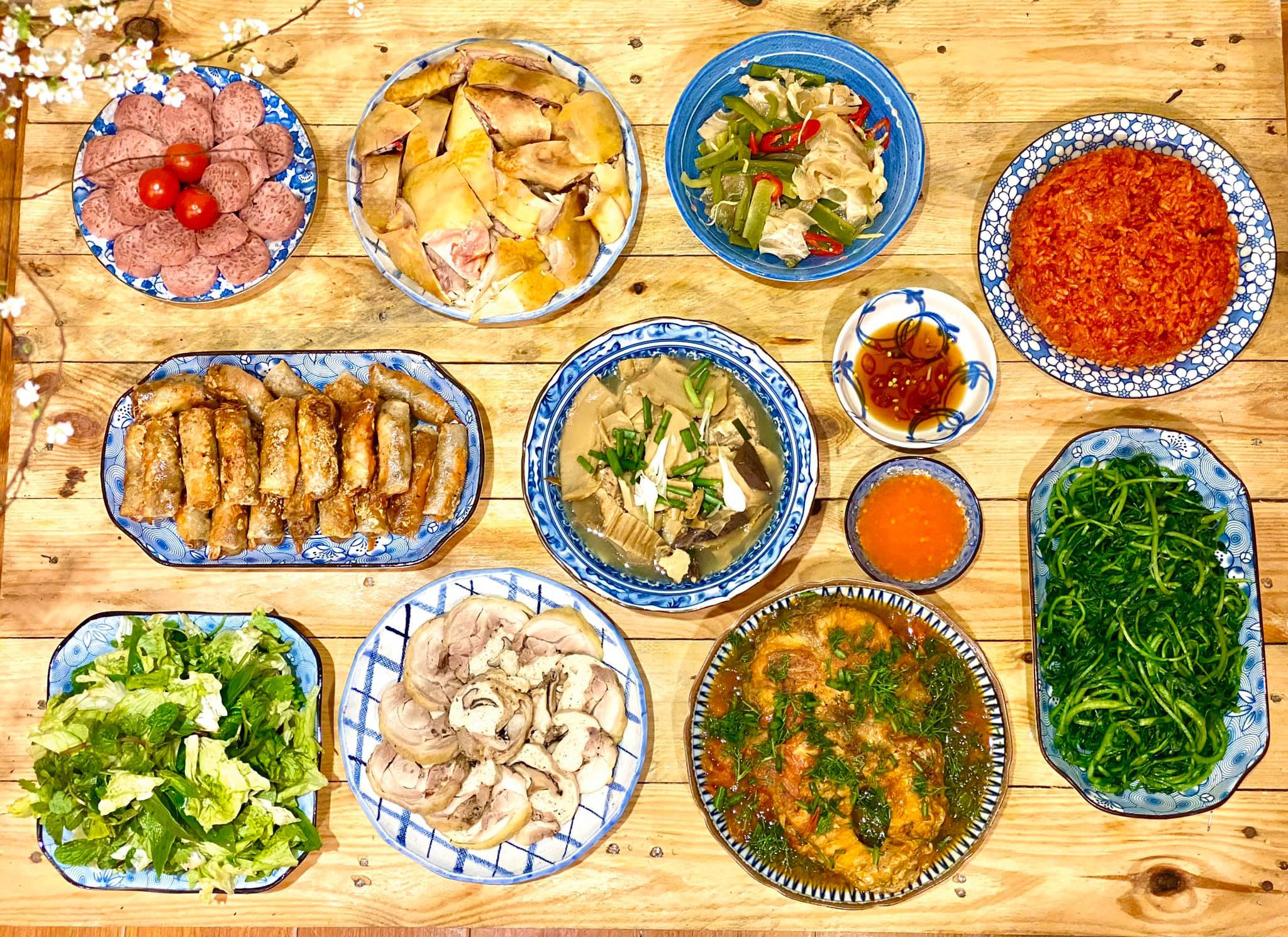 Mâm Cơm: Bữa ăn là thời khắc quan trọng để tận hưởng cuộc sống, và mâm cơm luôn là một phần không thể thiếu. Hãy cùng ngắm nhìn những bức ảnh về các món ăn đậm chất truyền thống Việt Nam, sẽ khiến bạn muốn xuống bếp ngay lập tức.