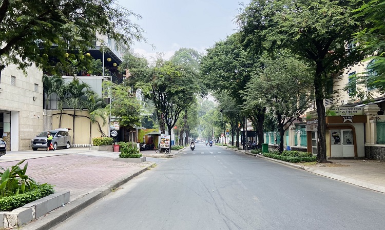 Đường phố TP Hồ Chí Minh vắng hoe trong ngày 28 tháng Chạp - Ảnh 5.
