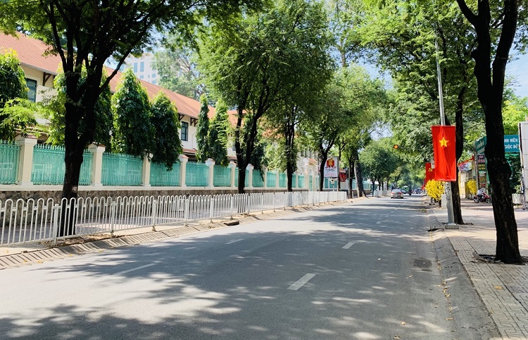 Đường phố TP Hồ Chí Minh vắng hoe trong ngày 28 tháng Chạp - Ảnh 3.