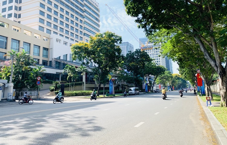 Đường phố TP Hồ Chí Minh vắng hoe trong ngày 28 tháng Chạp - Ảnh 4.