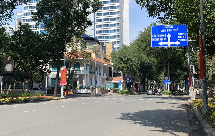 Đường phố TP Hồ Chí Minh vắng hoe trong ngày 28 tháng Chạp - Ảnh 6.