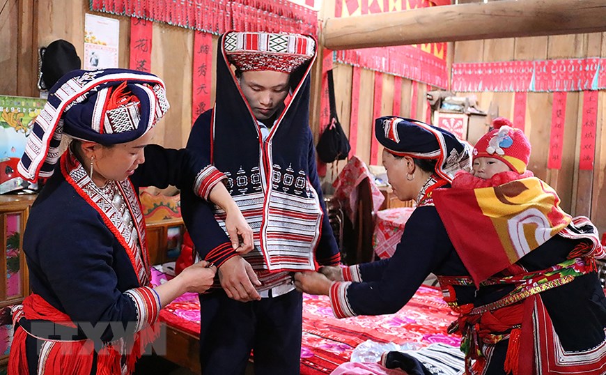 Giữ gìn nghề dệt thổ cẩm của người Dao đỏ ở Hoàng Su Phì - Ảnh 2.