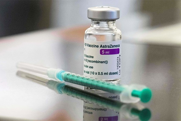 Phát hiện một trường hợp tử vong, Bulgaria tạm ngừng các hoạt động tiêm chủng vaccine AstraZeneca - Ảnh 1.