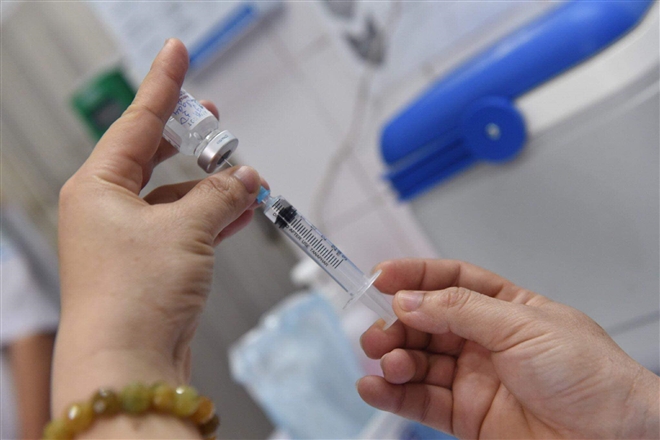 Chuyên gia: Phản ứng phụ của vaccine COVID-19 tại Việt Nam trong ngưỡng cho phép - Ảnh 1.