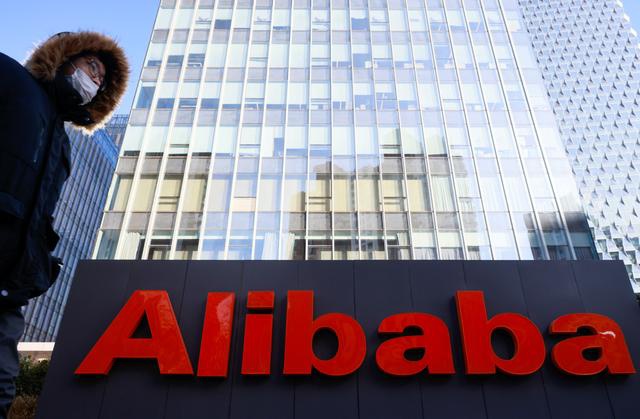 Trung Quốc buộc Alibaba rút vốn khỏi báo, mạng xã hội - Ảnh 1.