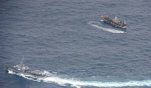 Tàu cá Trung Quốc tận diệt hàng nghìn tấn hải sản ở vùng biển nước ngoài - Ảnh 1.
