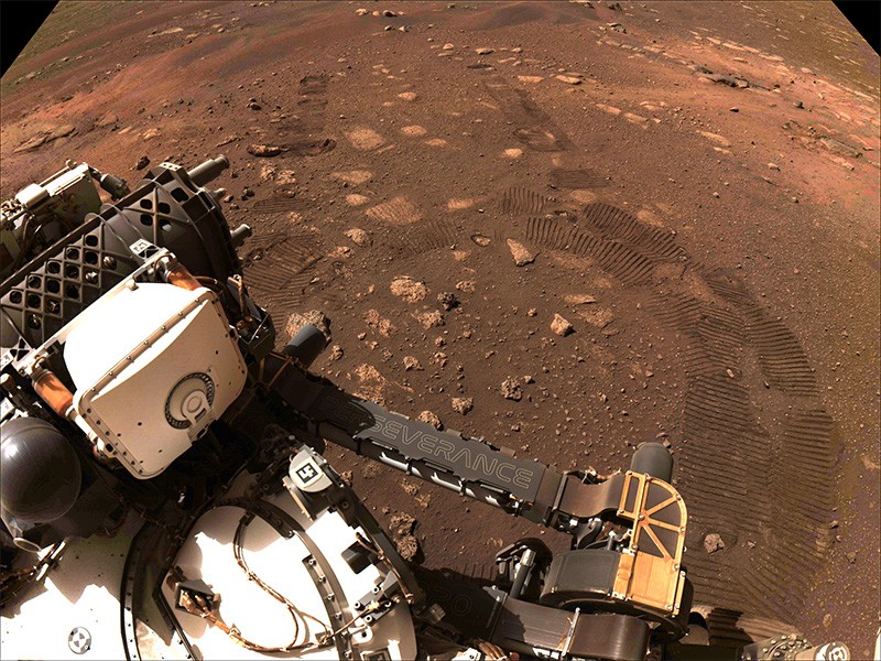 Tàu thăm dò của NASA tìm được gì sau một tháng trên Sao Hỏa? - Ảnh 1.