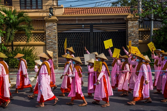 Bi kịch dân thường trong cuộc biểu tình Myanmar - Ảnh 10.