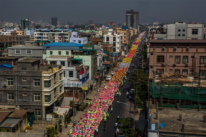 Bi kịch dân thường trong cuộc biểu tình Myanmar - Ảnh 11.