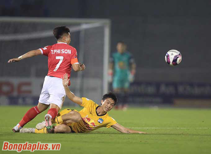 Kết quả Hà Tĩnh 0-0 HAGL: Kiatisak bị ngắt mạch thắng bởi Mourinho Việt Nam - Ảnh 2.