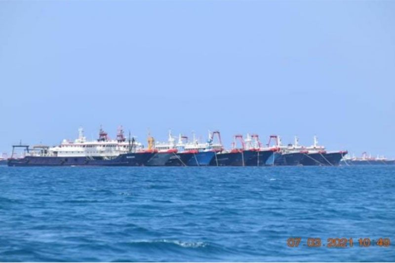 Philippines phát hiện hơn 200 tàu Trung Quốc tụ tập bất thường trên Biển Đông - Ảnh 1.