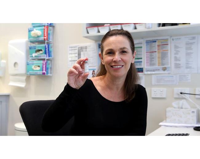 Australia bắt đầu sử dụng vaccine AstraZeneca sản xuất trong nước - Ảnh 1.