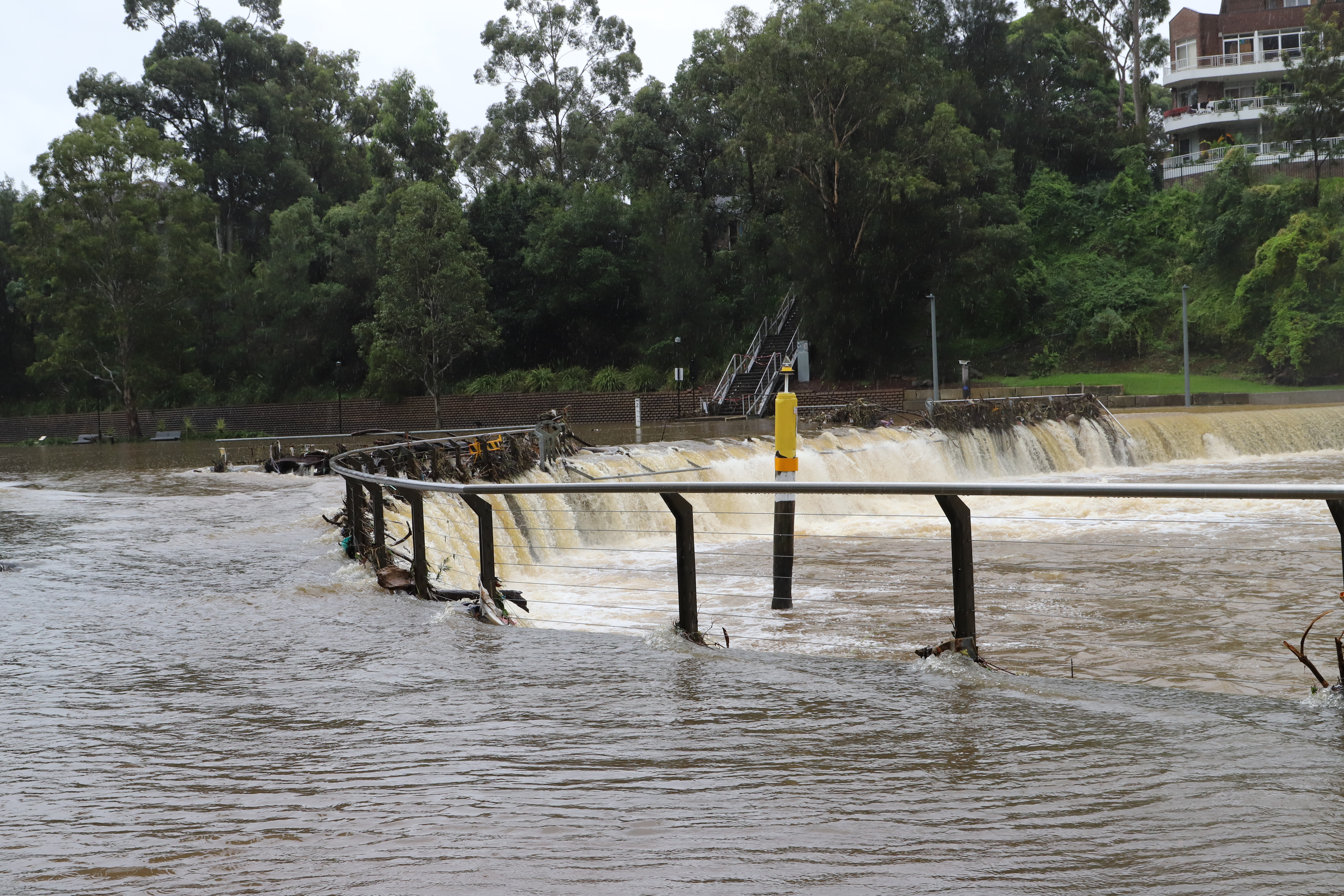 Australia: Xả hồ chứa nước làm lũ lụt thêm trầm trọng - Ảnh 1.
