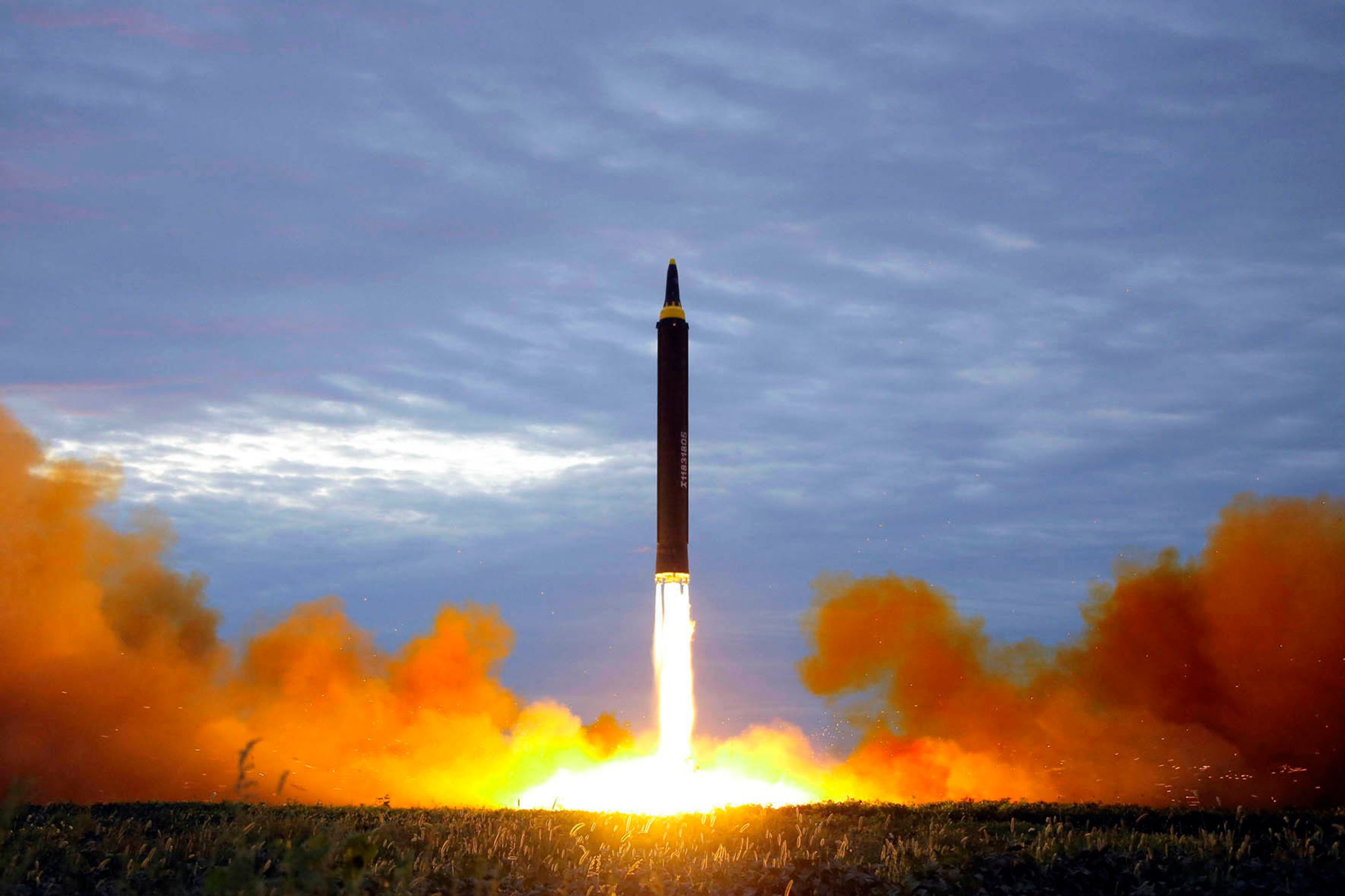 Triều Tiên lần đầu phóng tên lửa dưới thời Tổng thống Mỹ Biden - Ảnh 1.