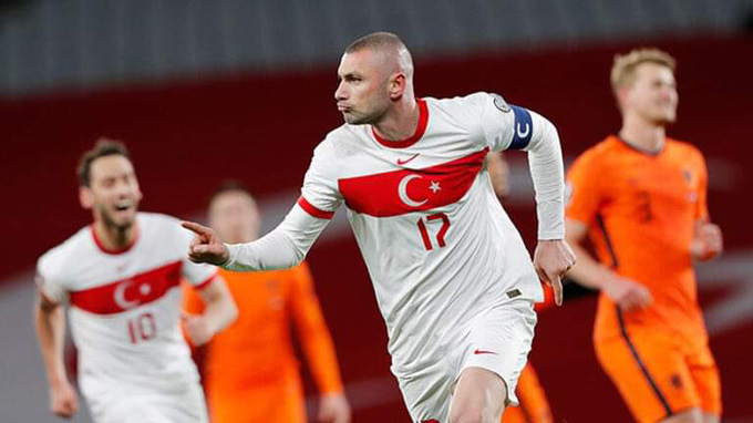 Kết quả Thổ Nhĩ Kỳ 4-2 Hà Lan: Sao 35 tuổi dẹp tan Cơn lốc cam - Ảnh 1.