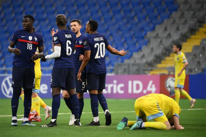 Kết quả Kazakhstan 0-2 Pháp: Mbappe sút hỏng penalty, Les Bleus giành 3 điểm đầu tiên - Ảnh 2.