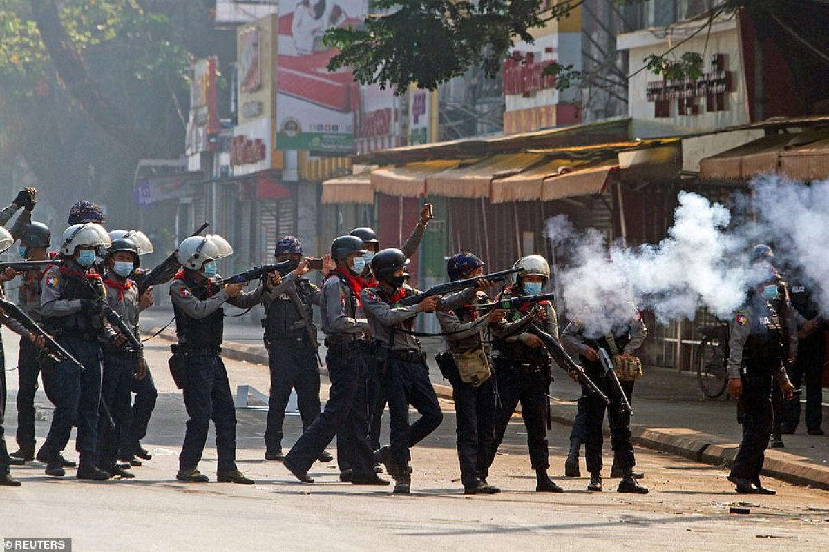 Trung Quốc lặng yên trước cuộc biểu tình hậu đảo chính ở Myanmar - Ảnh 1.
