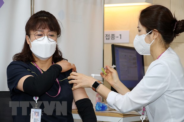 Hàn Quốc điều tra 2 trường hợp tử vong sau khi tiêm vaccine AstraZeneca - Ảnh 1.