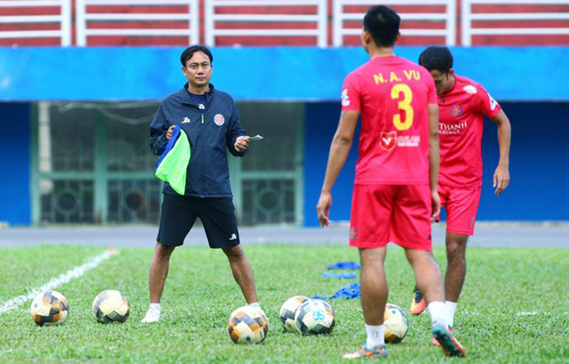 Sa thải HLV Shimoda, Sài Gòn FC bổ nhiệm Phùng Thanh Phương ngồi ghế nóng - Ảnh 1.