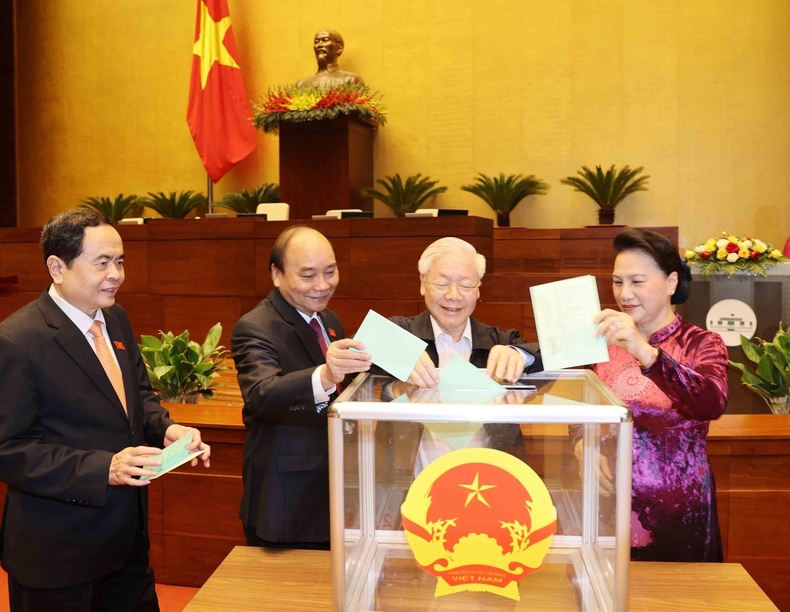 Đồng chí Vương Đình Huệ được Quốc hội bầu giữ chức Chủ tịch Quốc hội với 98,54% số phiếu - Ảnh 1.