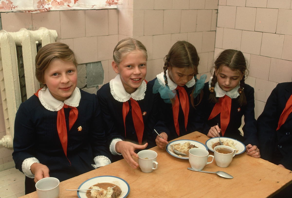 Hình ảnh Liên Xô những năm tháng cuối cùng qua ống kính nhiếp ảnh gia Mỹ - Ảnh 10.