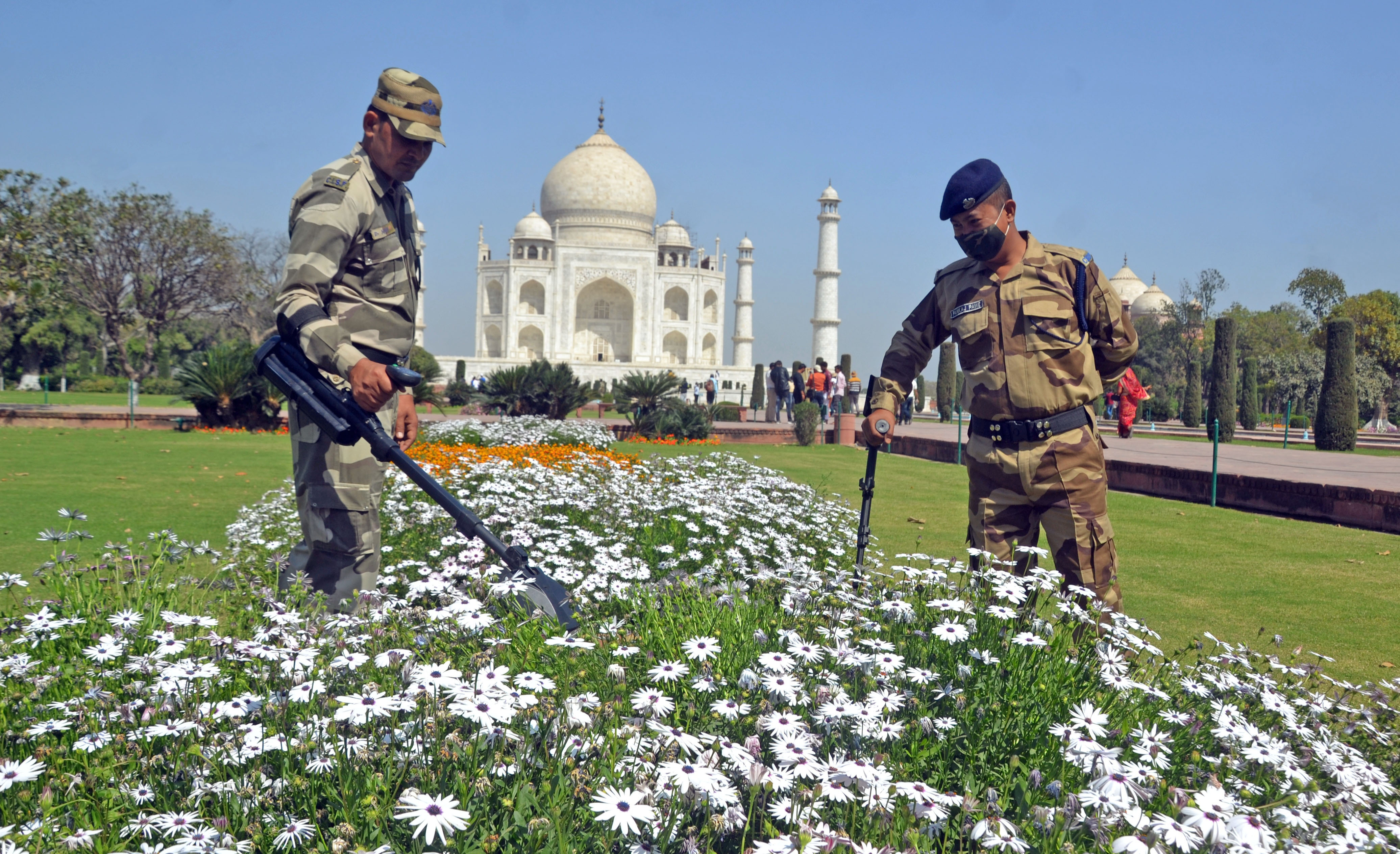 Ấn Độ: Đền Taj Mahal đóng cửa vì thông tin có bom - Ảnh 1.
