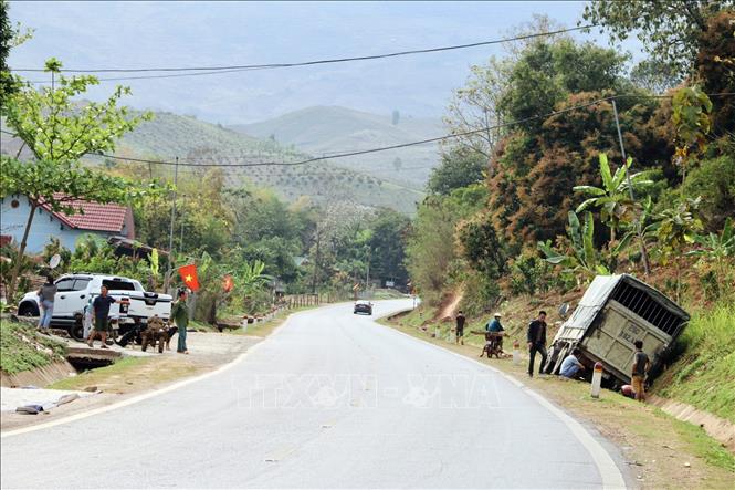 Tiềm ẩn nguy cơ mất an toàn giao thông trên Quốc lộ 6 qua tỉnh Sơn La - Ảnh 1.