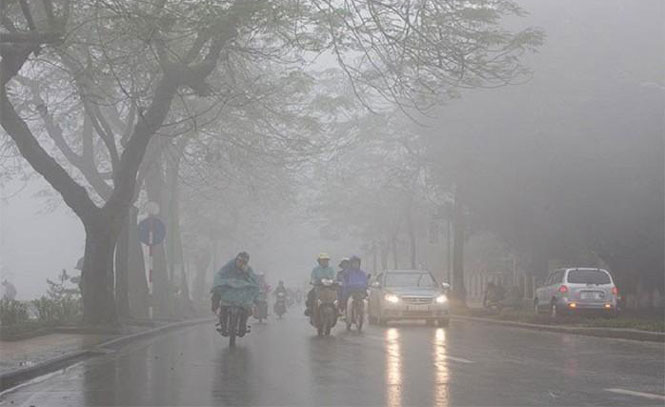 Thời tiết nồm ẩm tại Hà Nội còn kéo dài trong nhiều ngày - Ảnh 1.