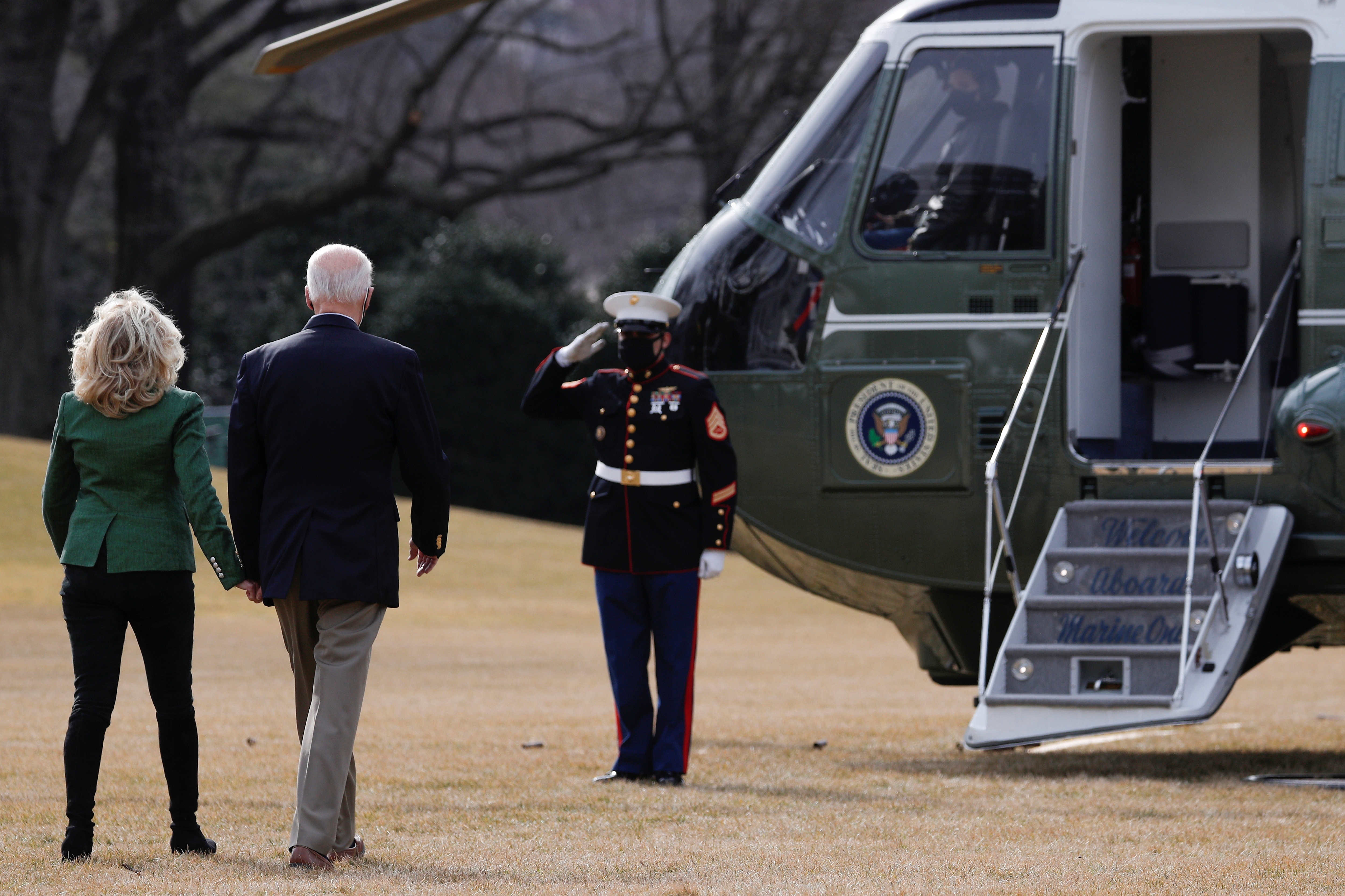 Bãi cỏ Nhà Trắng có thể cháy vì trực thăng Marine One mới - Ảnh 1.