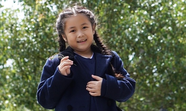 'Con gái' 10 tuổi của Trấn Thành 'ăn vạ' vì không được vào rạp xem phim mình đóng - Ảnh 2.