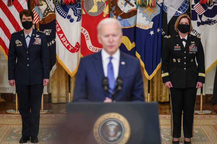 Tổng thống Mỹ bổ nhiệm 2 nữ tư lệnh quân đội - Ảnh 1.