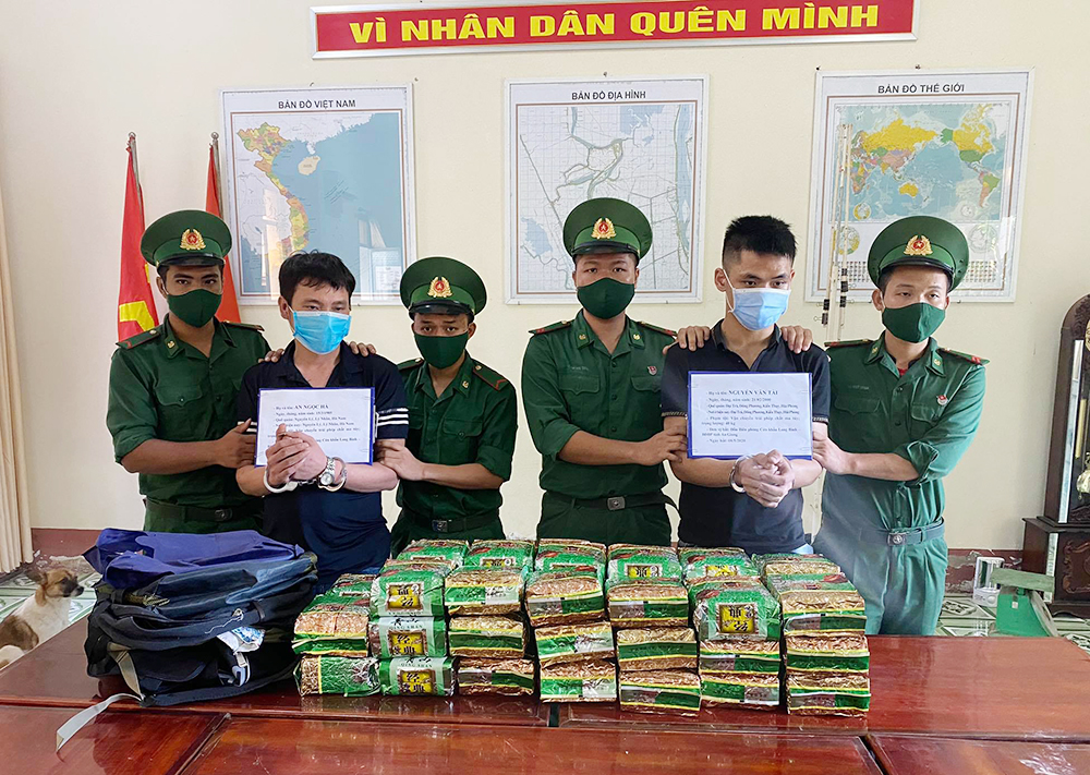 An Giang: Tử hình 2 đối tượng vận chuyển gần 40kg ma túy đá từ Campuchia về Việt Nam - Ảnh 1.
