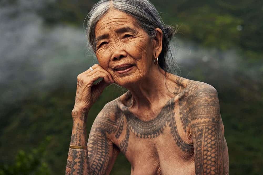 Cụ bà xăm hình thủ công già nhất thế giới ở Philippines - Ảnh 7.