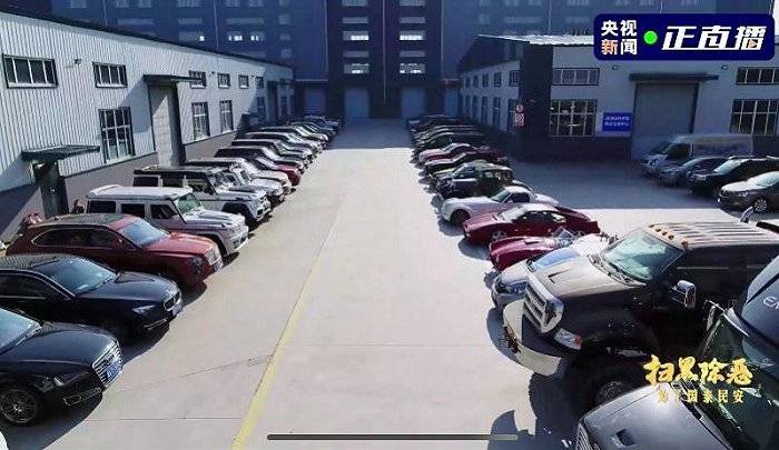 Quan tham Trung Quốc sở hữu trăm siêu xe gây 'bão' mạng - Ảnh 1.