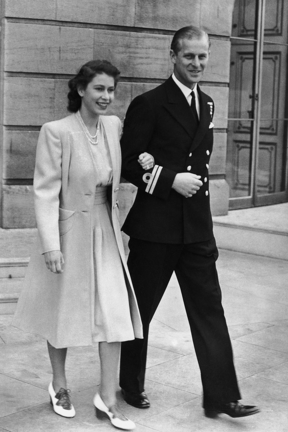Nữ hoàng Elizabeth II và Hoàng thân Philip: Những khoảnh khắc đẹp nhất - Ảnh 1.