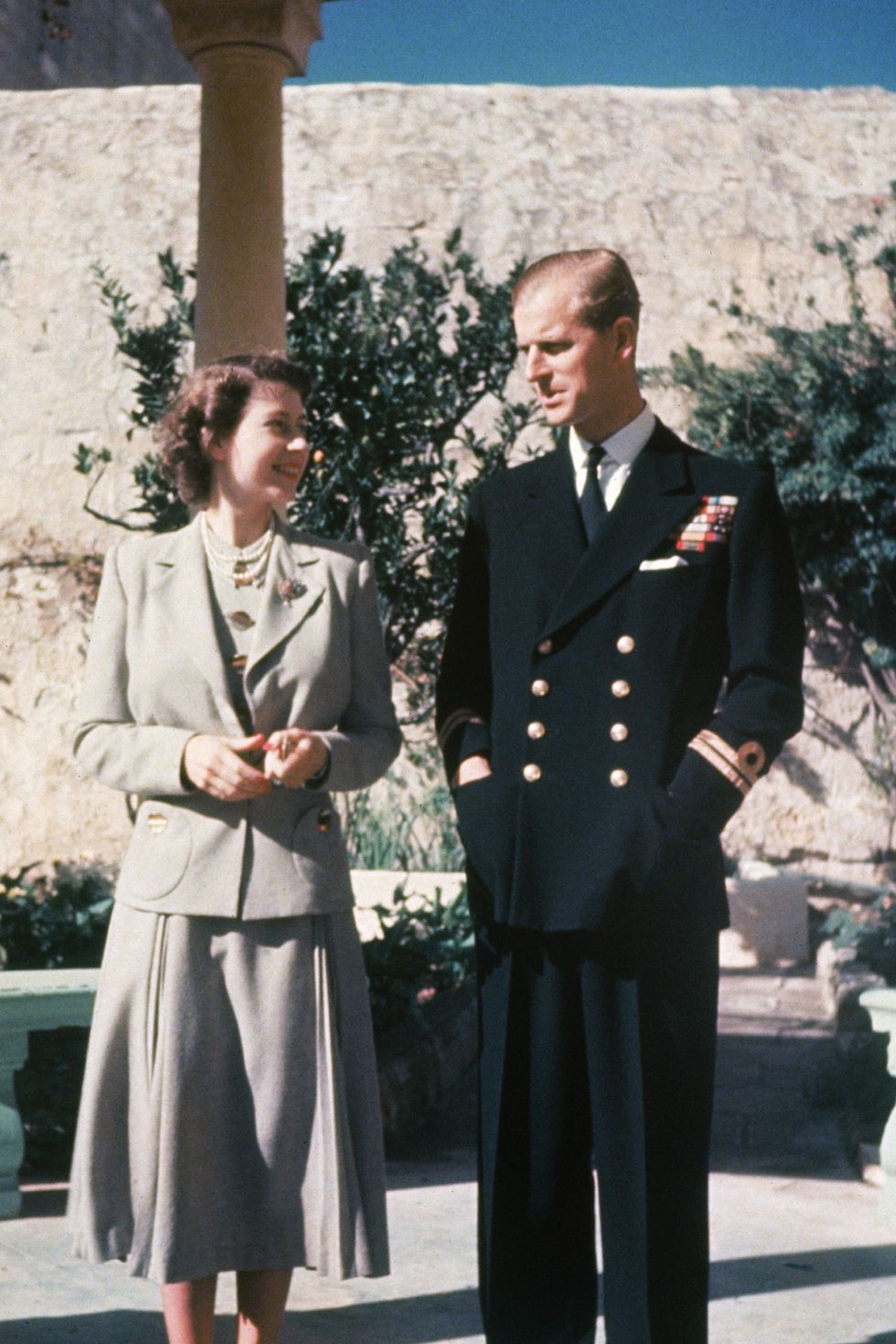 Nữ hoàng Elizabeth II và Hoàng thân Philip: Những khoảnh khắc đẹp nhất - Ảnh 4.