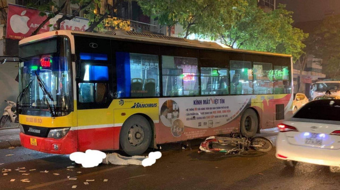 Lộ nguyên nhân vụ tai nạn làm tài xế xe máy tử vong dưới bánh xe buýt - Ảnh 1.