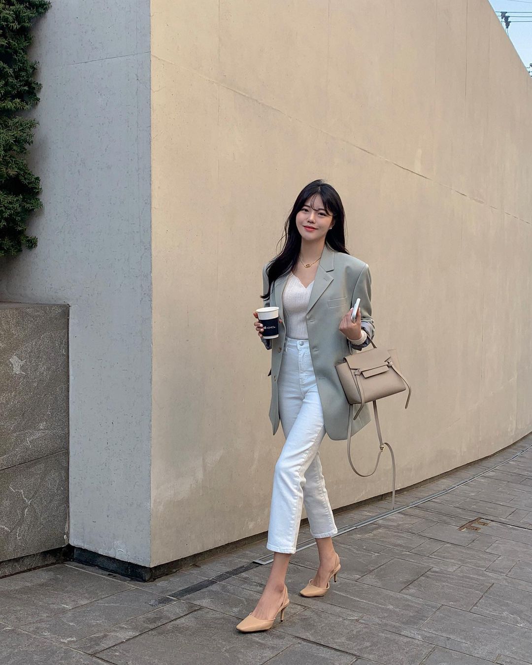 Học nàng blogger Hàn cách diện jeans “đỉnh của chóp”: Vừa hack dáng vừa thanh lịch để diện đến sở làm - Ảnh 8.
