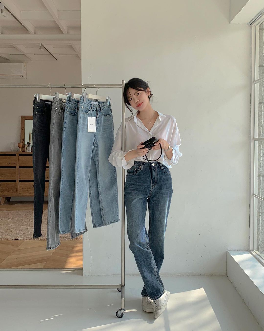 Học nàng blogger Hàn cách diện jeans “đỉnh của chóp”: Vừa hack dáng vừa thanh lịch để diện đến sở làm - Ảnh 4.