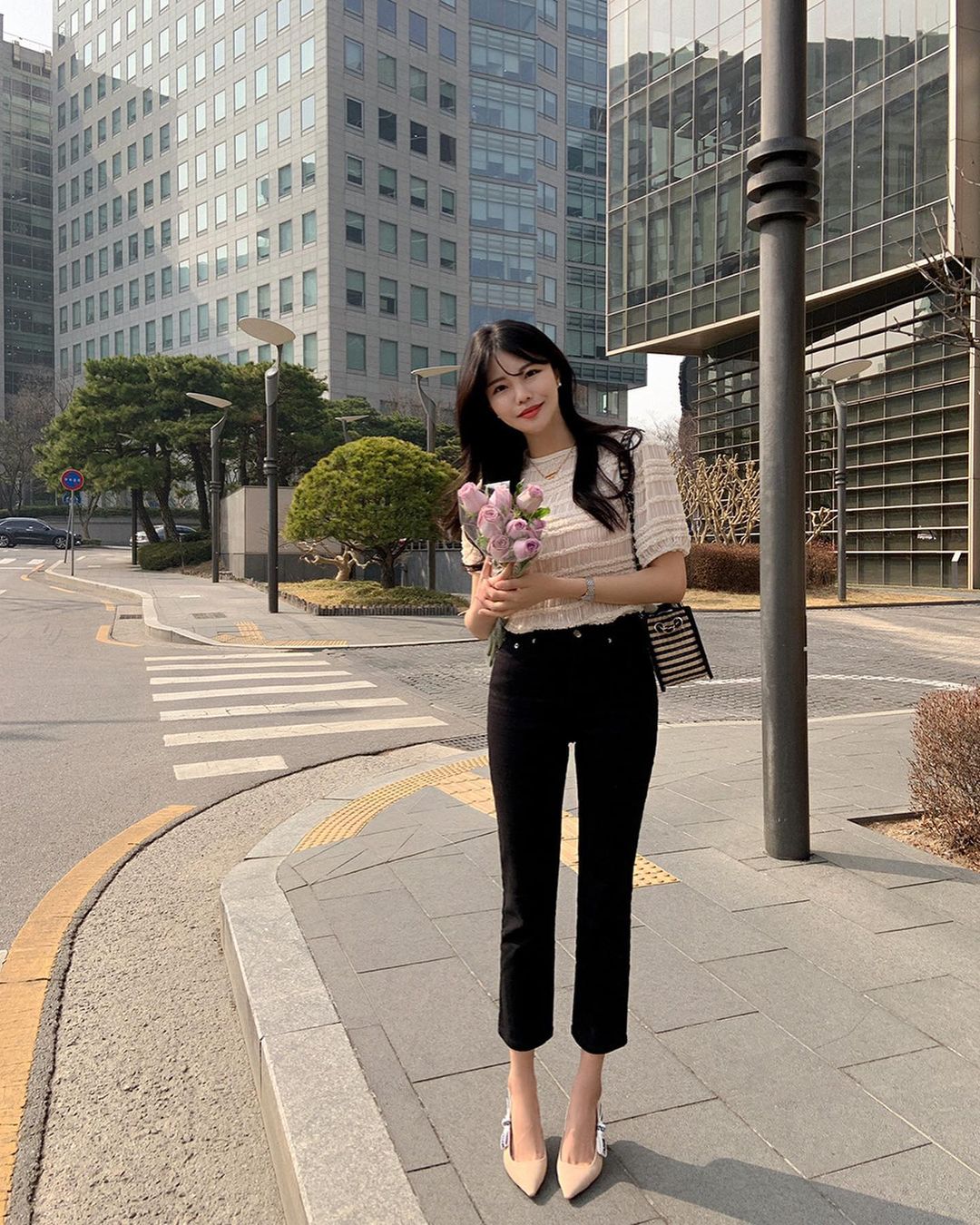 Học nàng blogger Hàn cách diện jeans “đỉnh của chóp”: Vừa hack dáng vừa thanh lịch để diện đến sở làm - Ảnh 7.