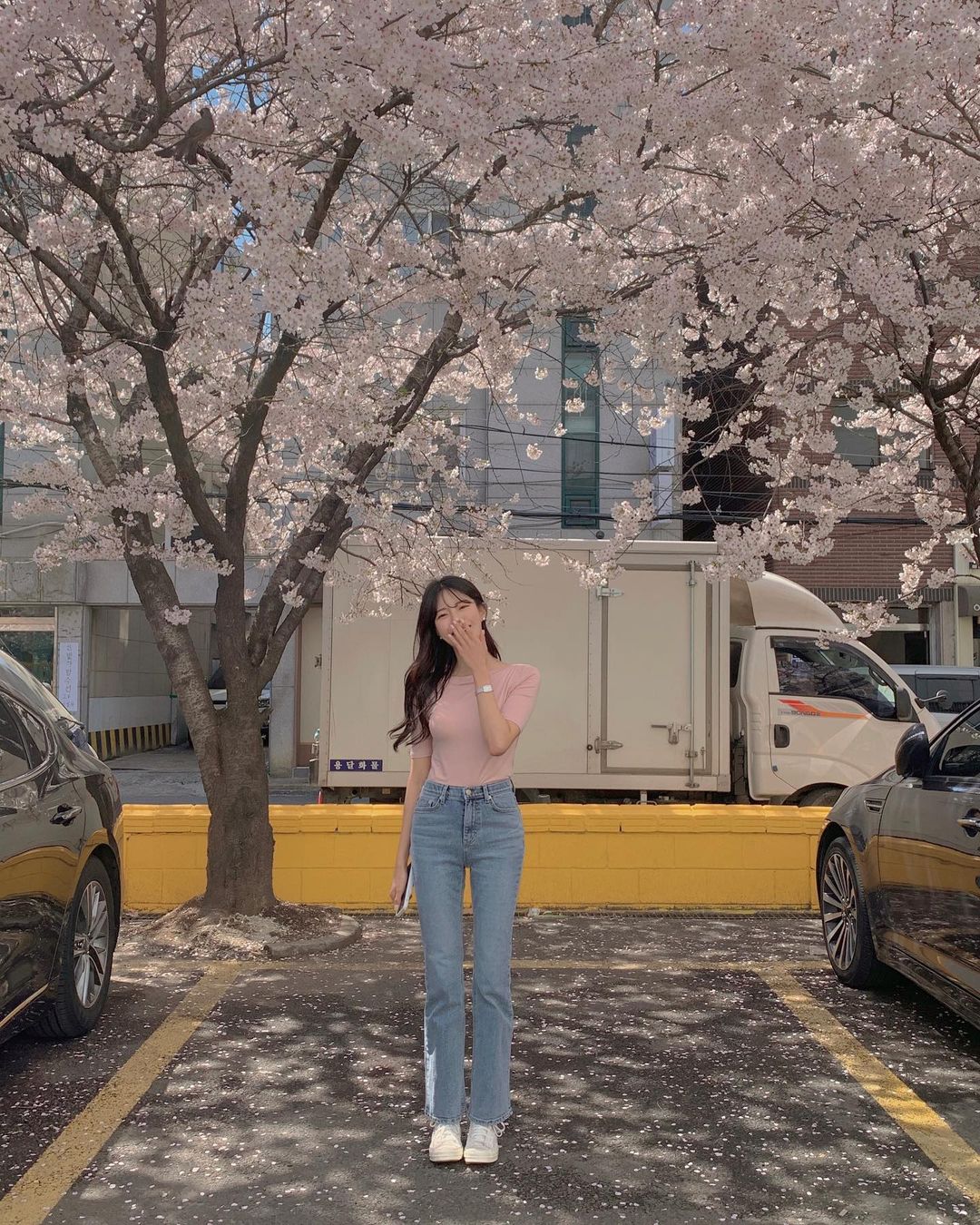 Học nàng blogger Hàn cách diện jeans “đỉnh của chóp”: Vừa hack dáng vừa thanh lịch để diện đến sở làm - Ảnh 3.