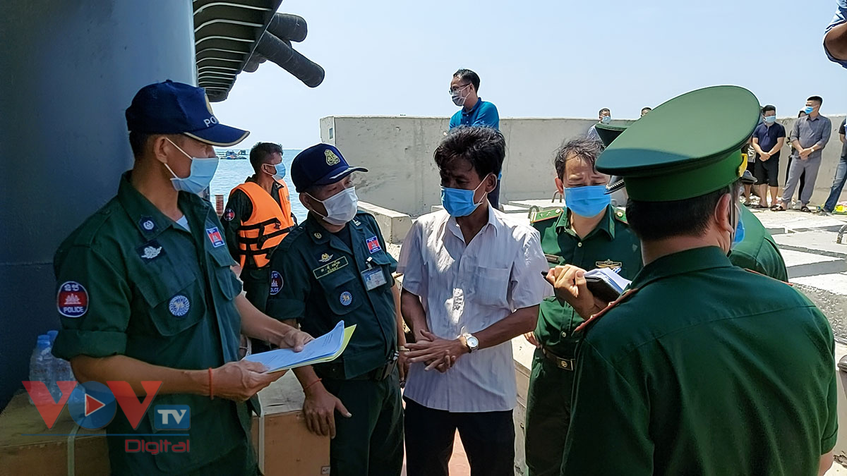 Kiên Giang: Điều tra vụ 19 đối tượng xuất cảnh trái phép bị lực lượng phía Campuchia áp tải  trả về - Ảnh 2.