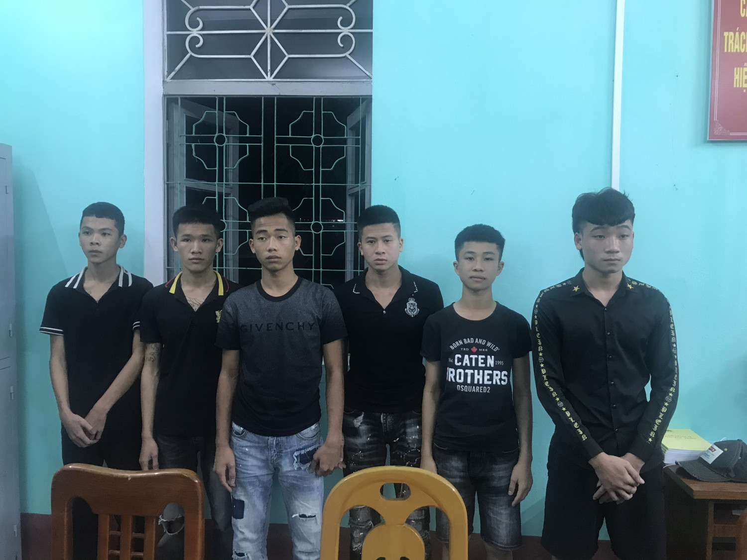 Quảng Ninh: Ngăn chặn nhóm thanh niên cầm dao 'phóng lợn' đi đánh nhau - Ảnh 1.