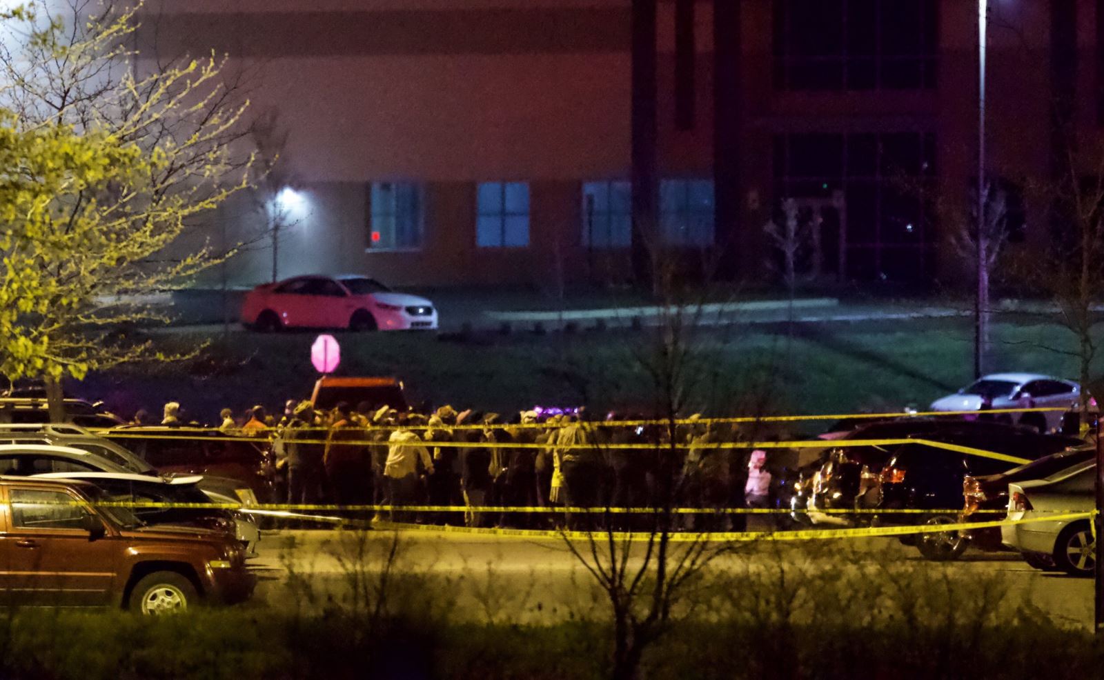 Cảnh sát Mỹ điều tra vụ xả súng tại Indianapolis - Ảnh 1.